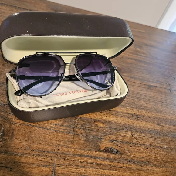 Louis Vuitton Black Sunglasses - Picture 3 of 5